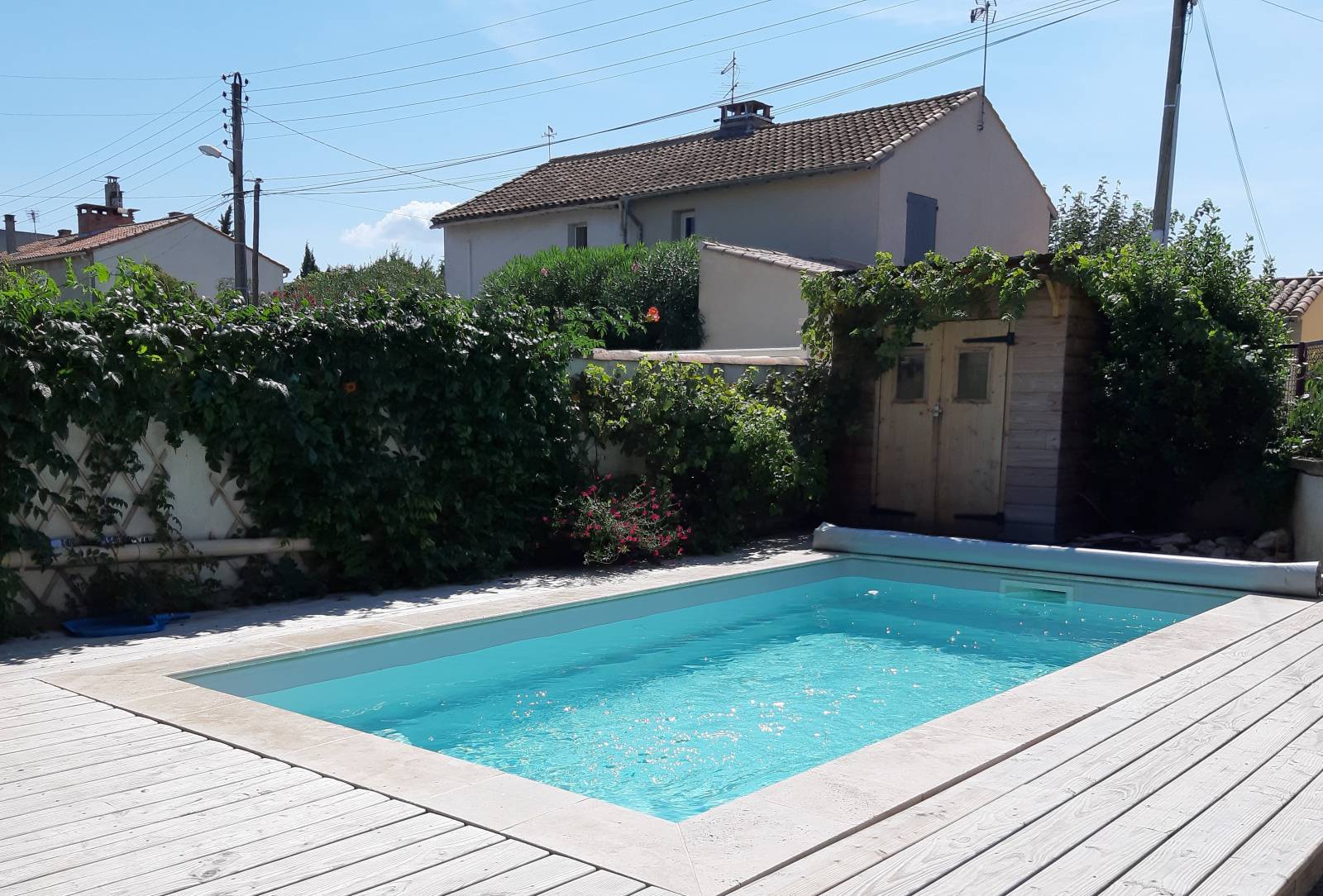 Norma + – Piscine coque rectangulaire compacte – Piscines Provence Polyester à Brignoles près d’Aix-en-Provence