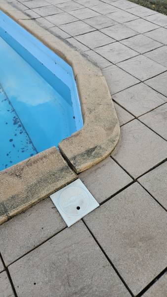 Rénovation piscine coque polyester  sur la commune de Peynier dans les Bouches-du-Rhône