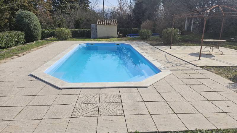 Rénovation piscine coque polyester  sur la commune de Peynier dans les Bouches-du-Rhône
