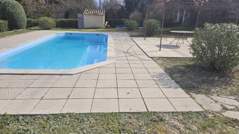 Rénovation piscine coque polyester  sur la commune de Peynier dans les Bouches-du-Rhône