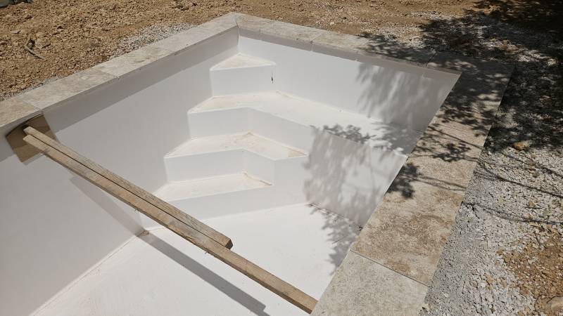 Installation d'une mini piscine sur la commune de Saint Zacharie dans le Var