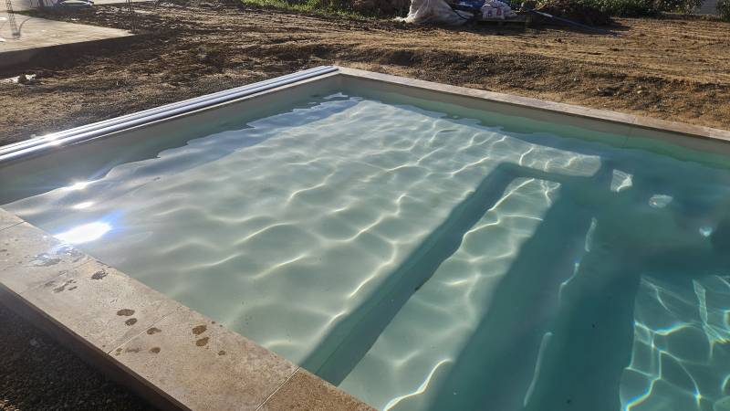 La gammes Plaisance Plage XXL  – Petite, Moyen et grande Piscine coque avec plage – Piscines Provence Polyester à Barjols près d’Aix-en-Provence