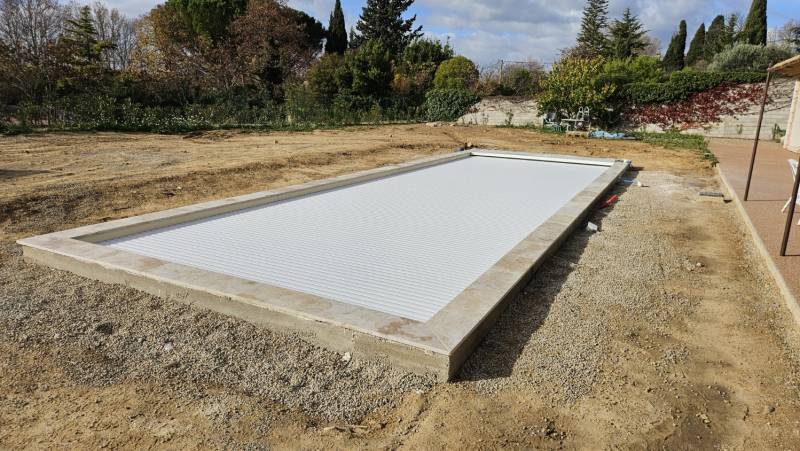 Prix selon la taille : piscine coque 4x8, 5x10, 6x12… quelle différence de coût ?