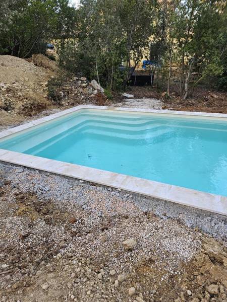 Sainte Baume piscine: Pose d'une coque de piscine dans le Var sur la Commune de Saint Maximin la sainte Baume
