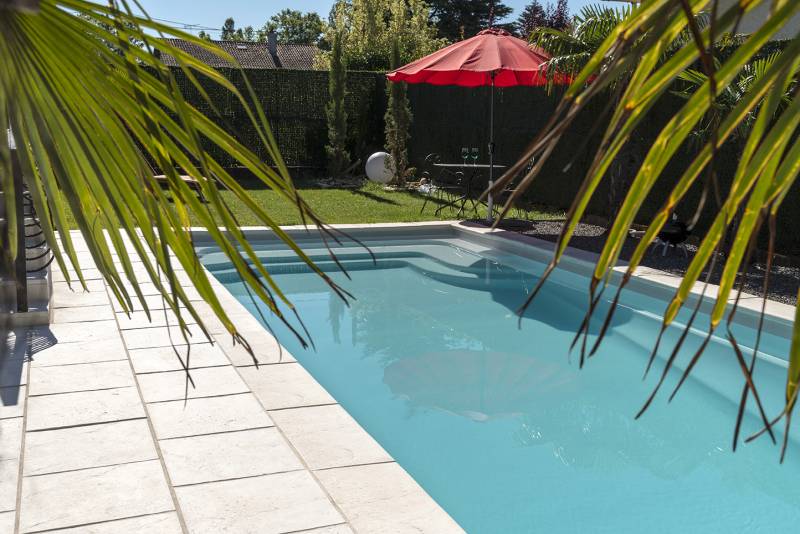 Atenea 8 et 9 – Piscine coque fond pente grand format – Piscines Provence Polyester à Saint-Maximin-la-Sainte-Baume près d’Aix-en-Provence