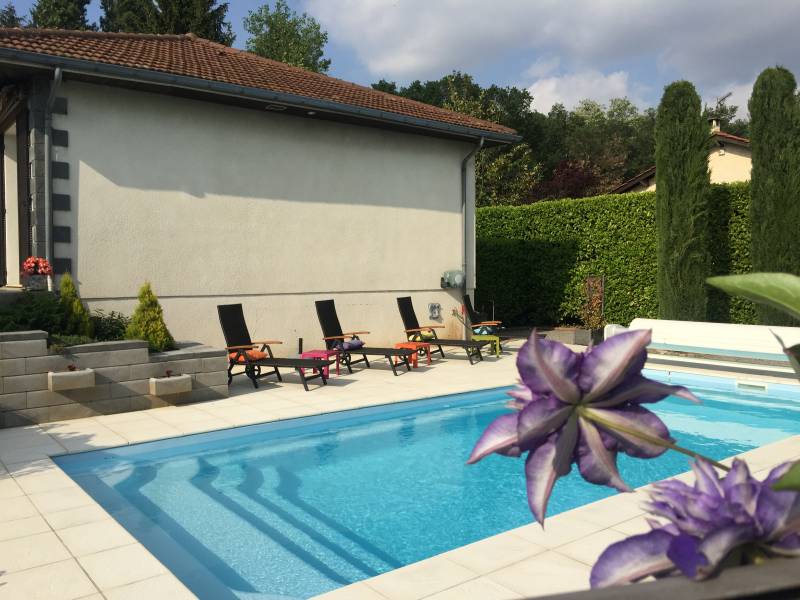 Octalia – Piscine coque contemporaine familiale – Piscines Provence Polyester à Barjols près d’Aix-en-Provence