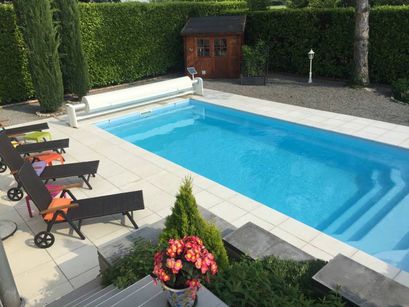 Octalia – Piscine coque contemporaine familiale – Piscines Provence Polyester à Barjols près d’Aix-en-Provence