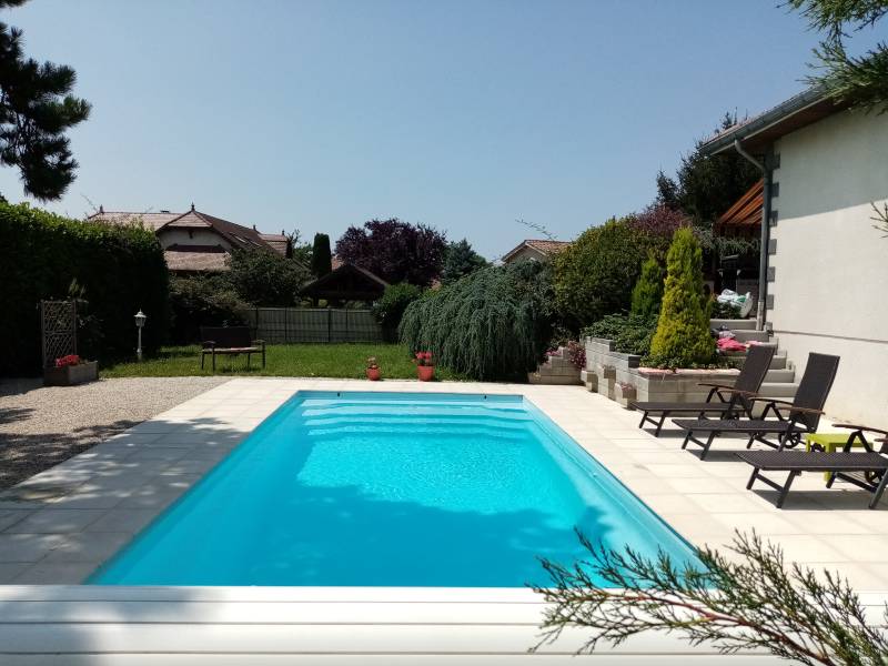 Octalia – Piscine coque contemporaine familiale – Piscines Provence Polyester à Barjols près d’Aix-en-Provence