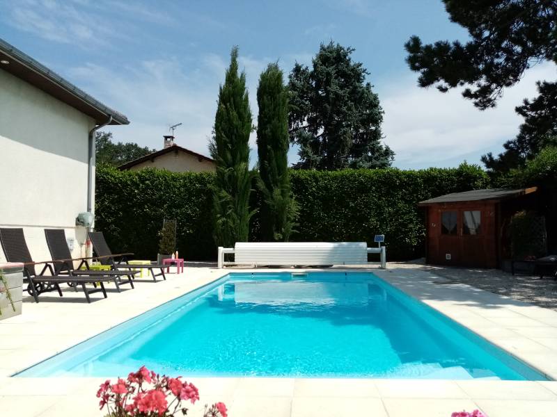 Octalia – Piscine coque contemporaine familiale – Piscines Provence Polyester à Barjols près d’Aix-en-Provence