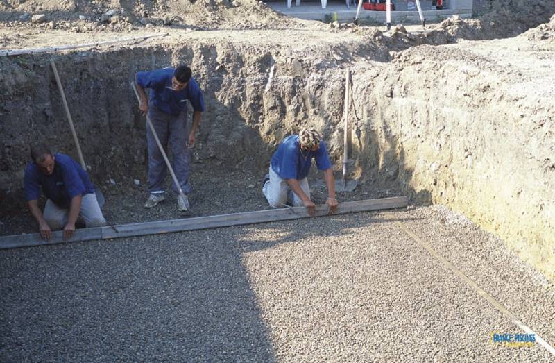 Piscine coque polyester à Saint-Maximin-la-Sainte-Baume : les étapes clés d’une installation complète