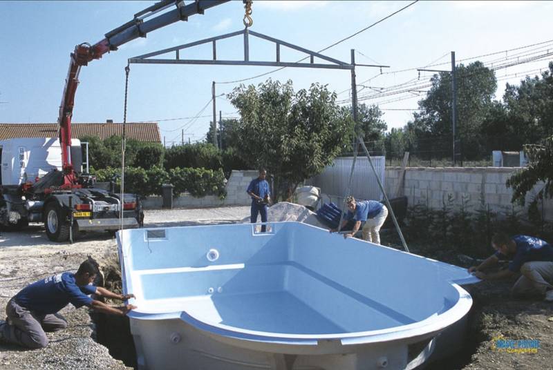 Piscine coque polyester à Saint-Maximin-la-Sainte-Baume : les étapes clés d’une installation complète