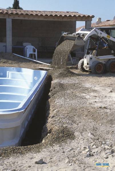 Piscine coque polyester à Saint-Maximin-la-Sainte-Baume : les étapes clés d’une installation complète