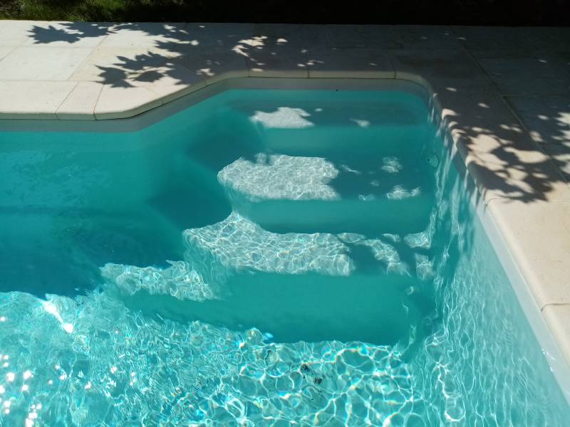 Venus – Piscine coque compacte pour petit jardin – Piscines Provence Polyester à Saint-Maximin-la-Sainte-Baume près d’Aix-en-Provence